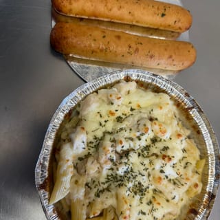 Pasta Alfredo & Chicken w/ Garlic Breadsticks