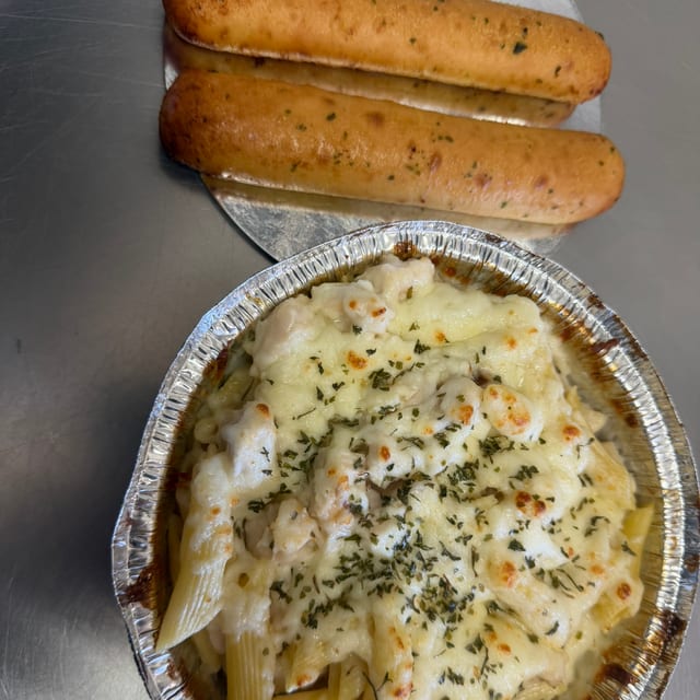 Pasta Alfredo & Chicken w/ Garlic Breadsticks.